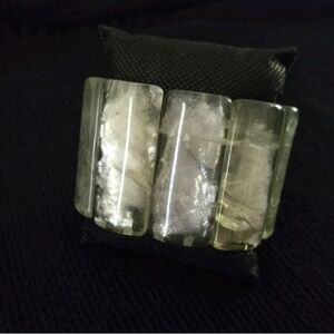 Vtg Wide Pale Green Lucite Acrylic Iridescent Foil Inlay Stretch Bracelet